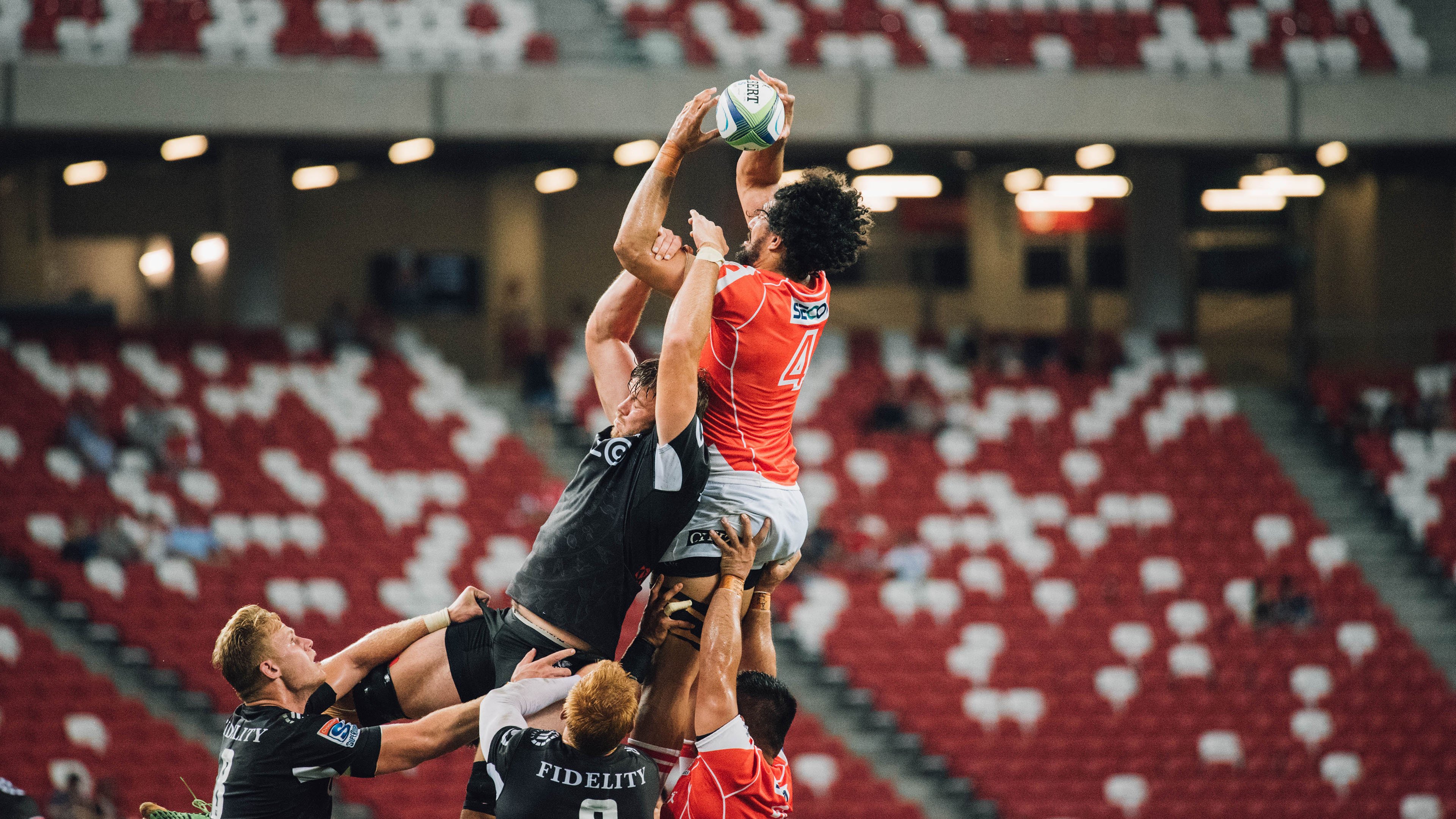 C罗表达对球迷支持的真诚感谢，c罗对球迷温馨场景