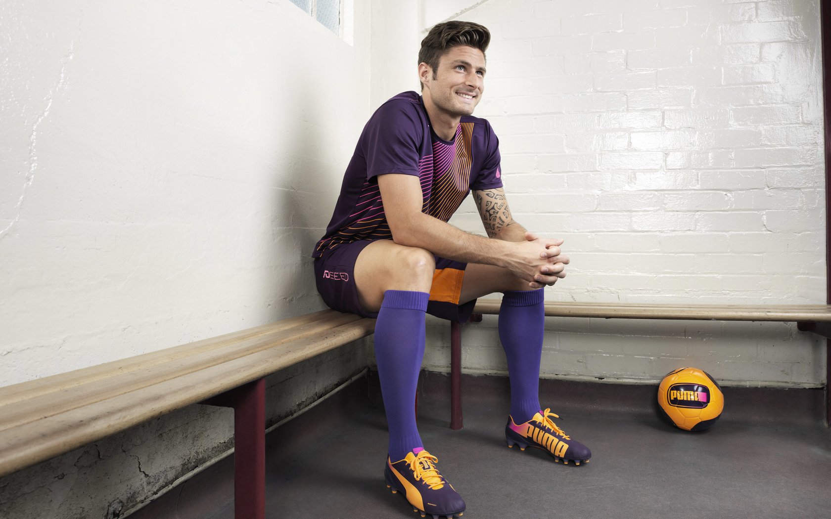 英超反击战：快攻速如闪电，英超打防反的球队